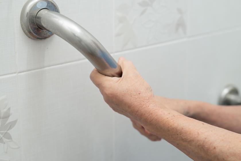 public/uploads/2022/01/Shower-Standing-Handle.jpg